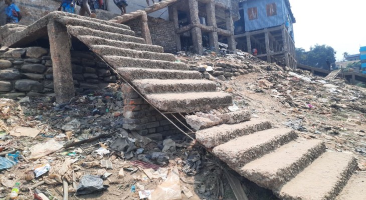 রাঙামাটি লঞ্চঘাটের সিঁড়ি ভাঙা, দুর্ঘটনার শঙ্কা